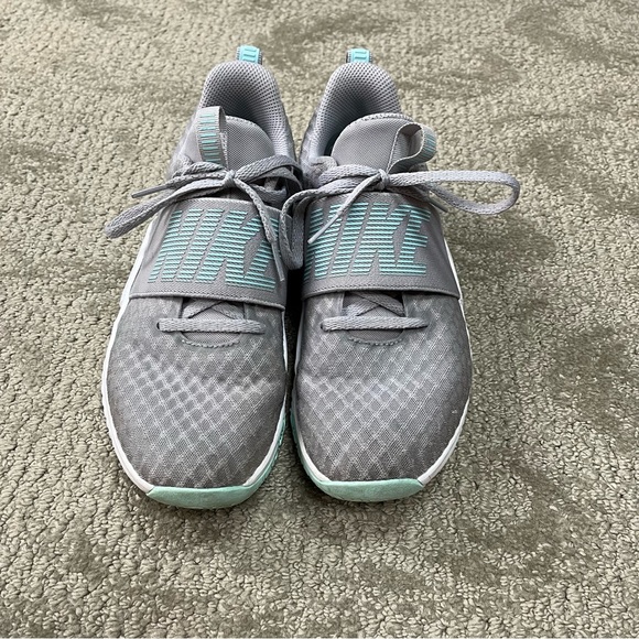 EUC Women’s Nike Renew In Season TR 9 size 7 in Ocean Blue/Gray - Picture 2 of 8